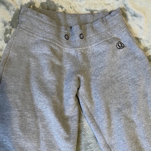 LULU SWEATS!! - Picture 2 of 4